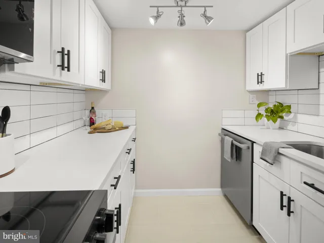 $1,999 | 59 New York Avenue Northwest, Unit B, Washington, DC 20001