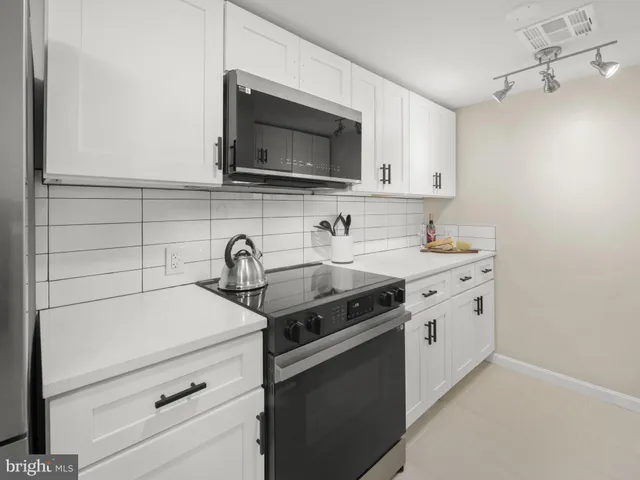 $1,999 | 59 New York Avenue Northwest, Unit B, Washington, DC 20001