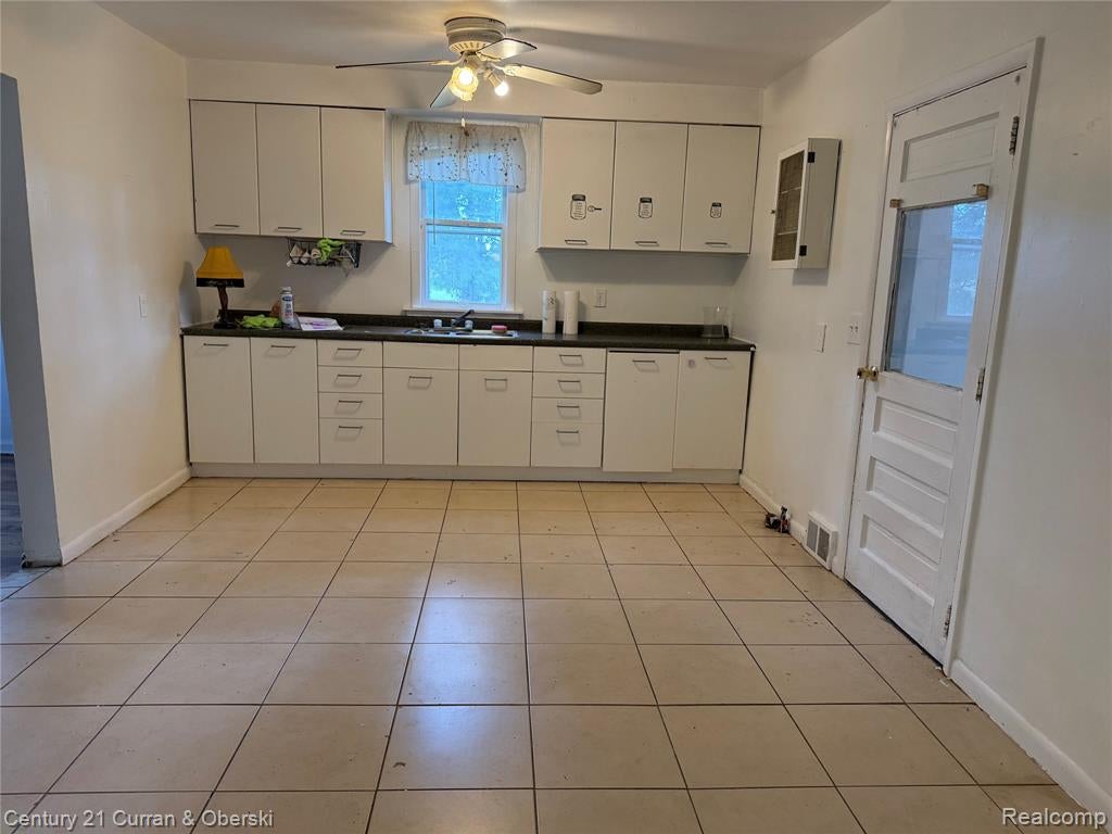 8126 Pardee Road Taylor, MI 48180 - Photo 13 of 32 Gallery Image 13