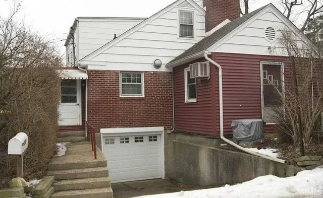 $2,225 | 1316 North Salisbury Street, West Lafayette, IN 47906