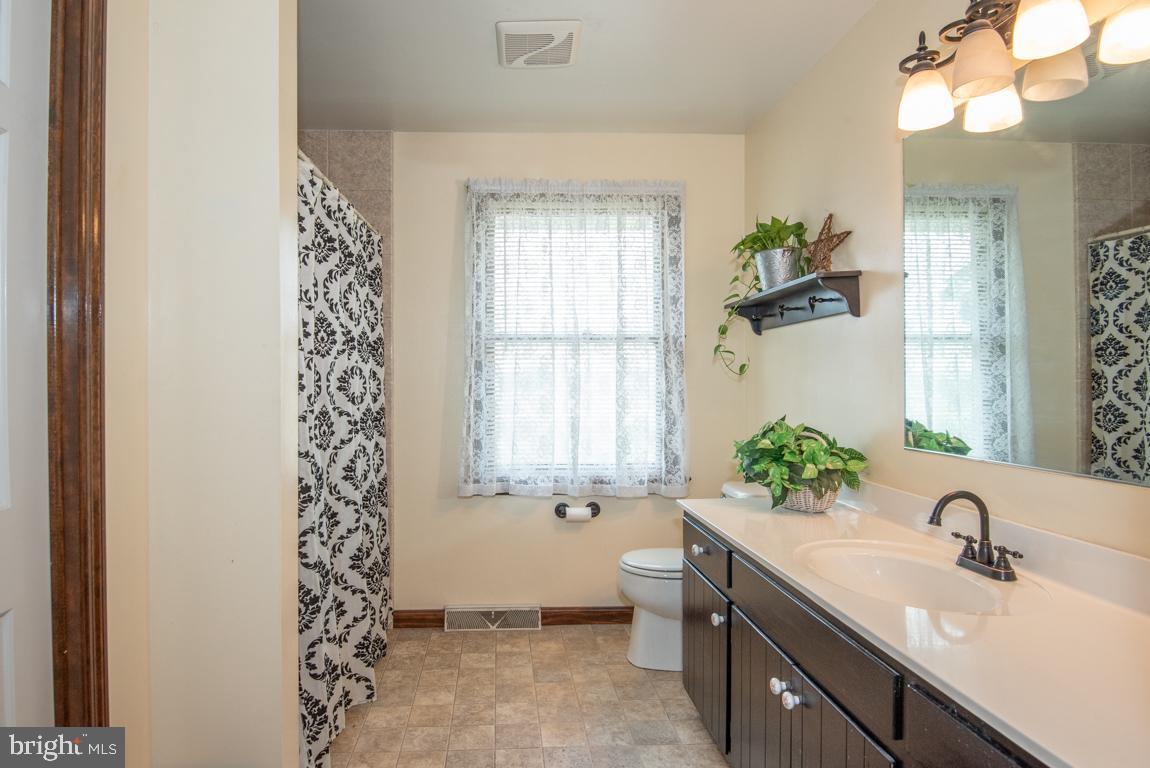 5036 Strasburg Road Kinzers, PA 17535 - Photo 16 of 27 Full Bath
