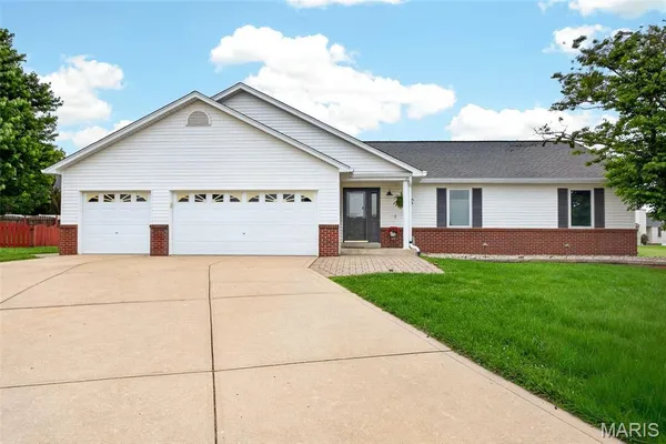 $360,000 | 15 Covered Wagon Trail Court, St. Peters, MO 63376