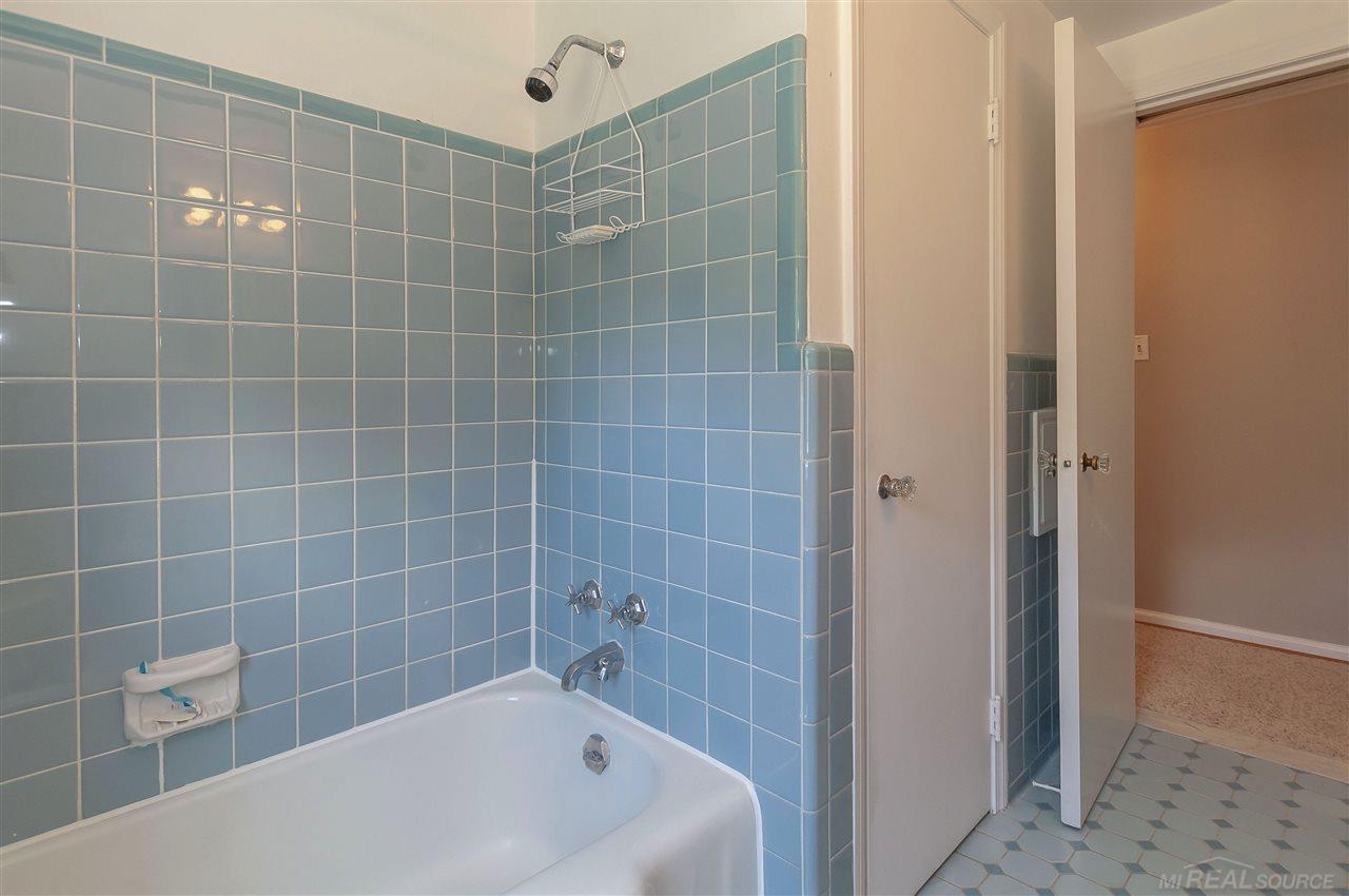 1133 Roslyn Road Grosse Pointe Woods, MI 48236 - Photo 24 of 39