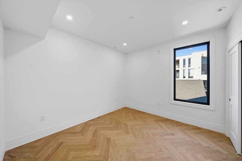 545 East 2nd Street, Unit PH2 Boston, MA 02127 - Photo 11 of 24