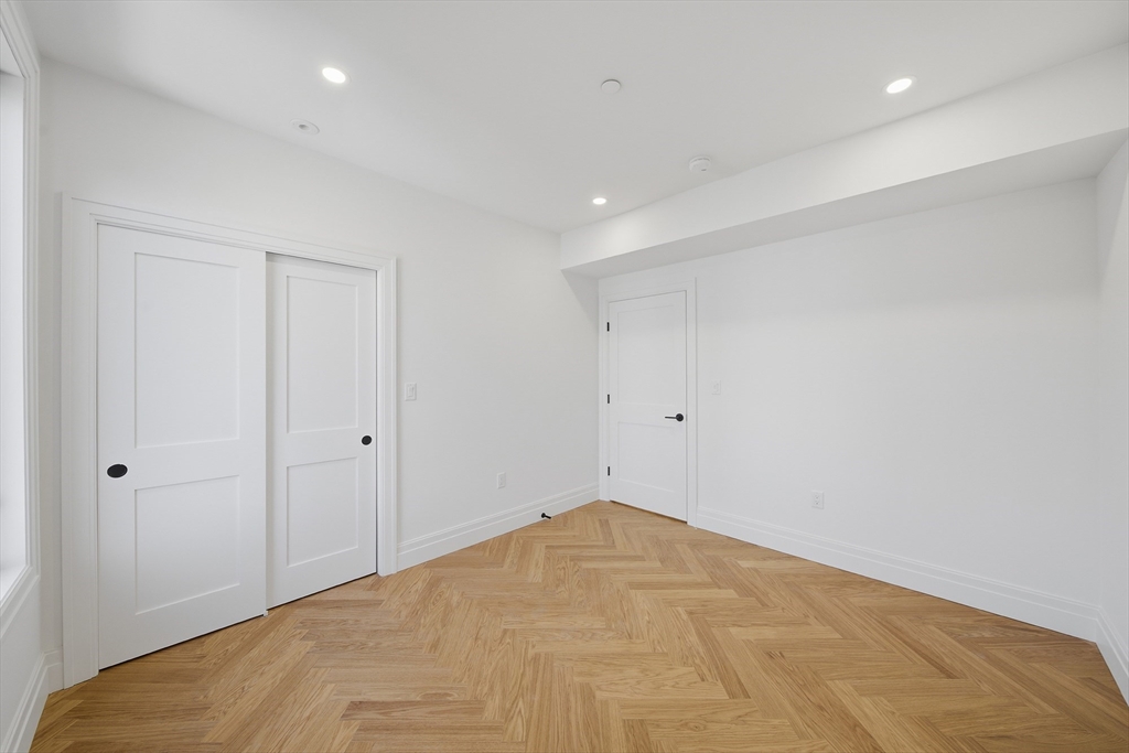 545 East 2nd Street, Unit PH2 Boston, MA 02127 - Photo 12 of 24