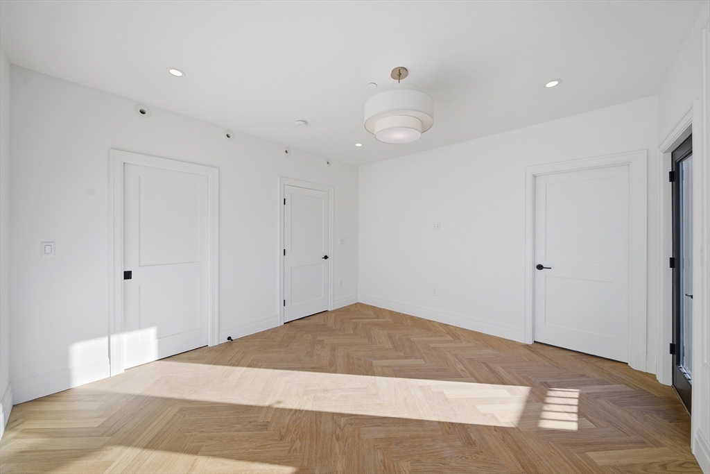 545 East 2nd Street, Unit PH2 Boston, MA 02127 - Photo 18 of 24