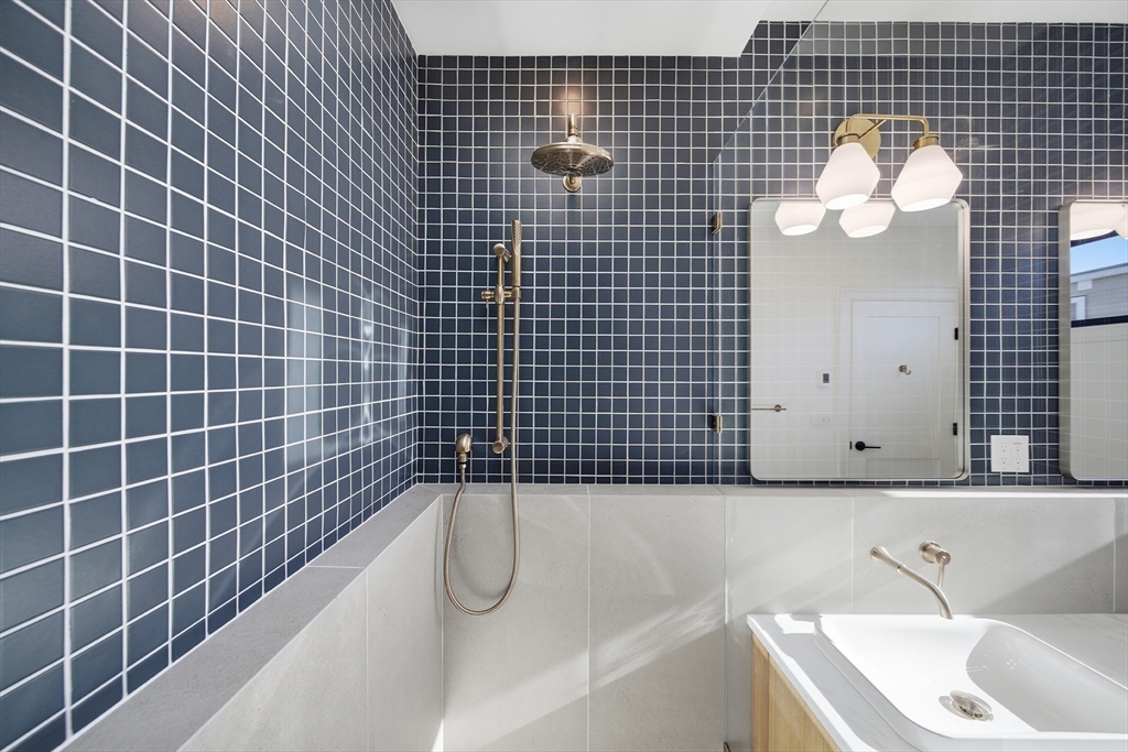 545 East 2nd Street, Unit PH2 Boston, MA 02127 - Photo 20 of 24