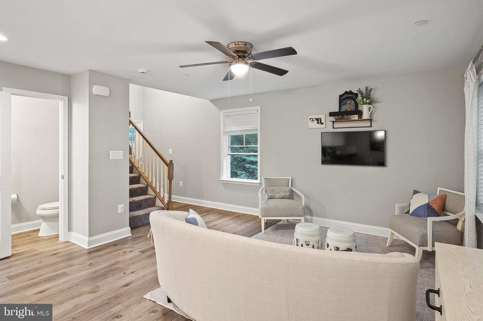 898 Marigold Road Glen Burnie, MD 21060 - Photo 6 of 33 a living room with furniture and a wooden floor