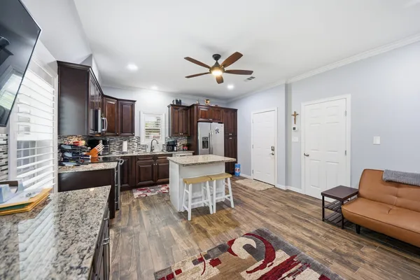 $1,250,000 | 518 Columbus Road, Sealy, TX 77474