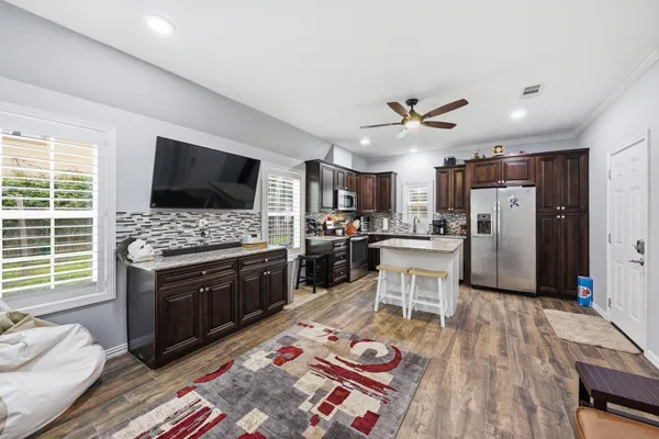 $1,250,000 | 518 Columbus Road, Sealy, TX 77474