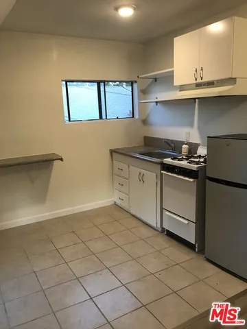 $890,000 | 1060 East 6th Street, Long Beach, CA 90802