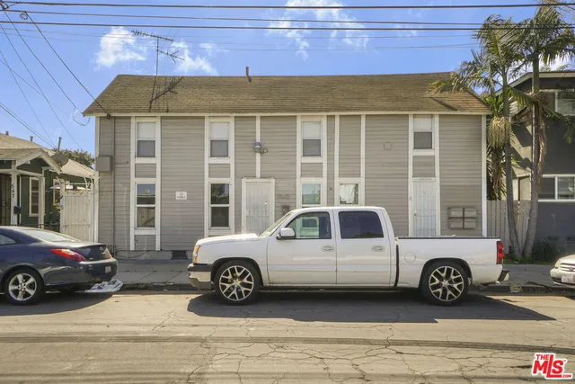 $890,000 | 1060 East 6th Street, Long Beach, CA 90802