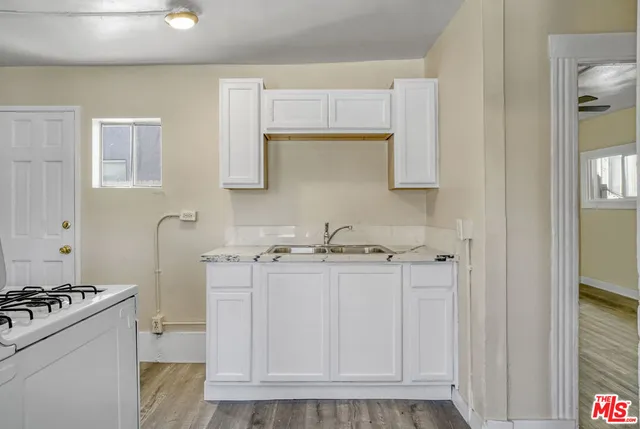 $890,000 | 1060 East 6th Street, Long Beach, CA 90802