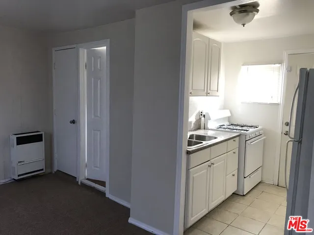 $890,000 | 1060 East 6th Street, Long Beach, CA 90802