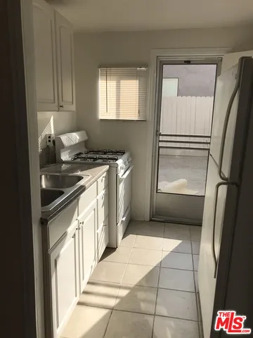 $890,000 | 1060 East 6th Street, Long Beach, CA 90802