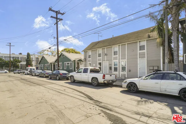 $890,000 | 1060 East 6th Street, Long Beach, CA 90802