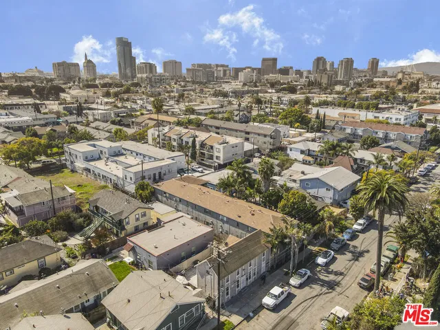 $890,000 | 1060 East 6th Street, Long Beach, CA 90802