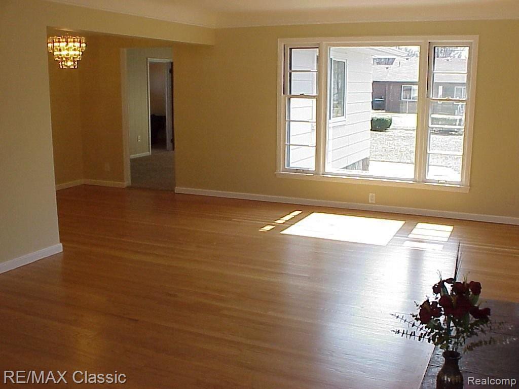 18115 Cornell Road Southfield, MI 48075 - Photo 21 of 22 VIEW OF DIN, L