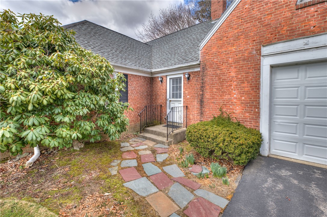 1 Hanley Farm Road Warren, RI 02885 - Photo 4 of 27