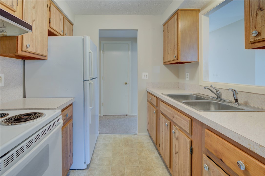 1 Hanley Farm Road Warren, RI 02885 - Photo 9 of 27