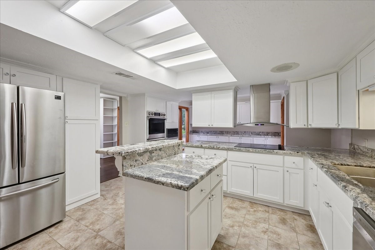 3805 Huntwick Street Orange, TX 77632 - Photo 8 of 43 a kitchen with a sink stove and refrigerator