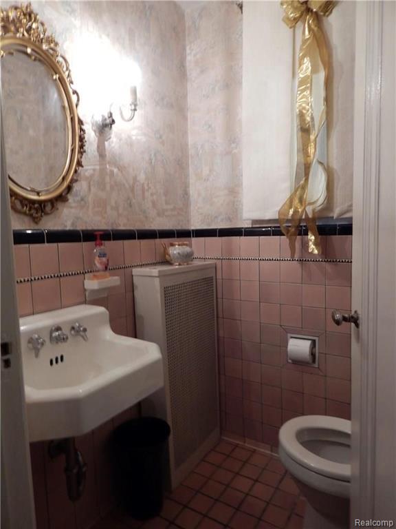 19690 Shrewsbury Road Detroit, MI 48221 - Photo 6 of 69