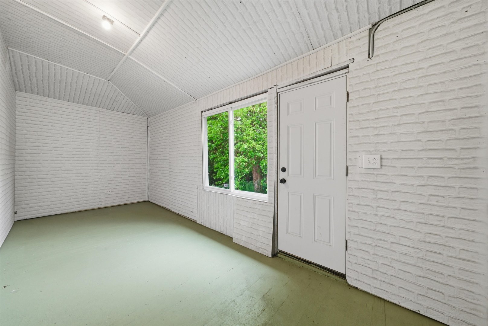 7828 South Escanaba Avenue Chicago, IL 60649 - Photo 21 of 41