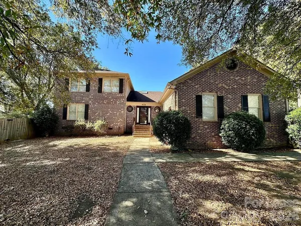$2,500 | 5600 Carmel Road, Charlotte, NC 28226