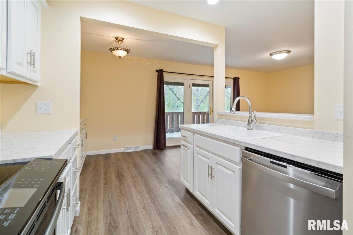 3 Country Place Springfield, IL 62703 - Photo 15 of 49