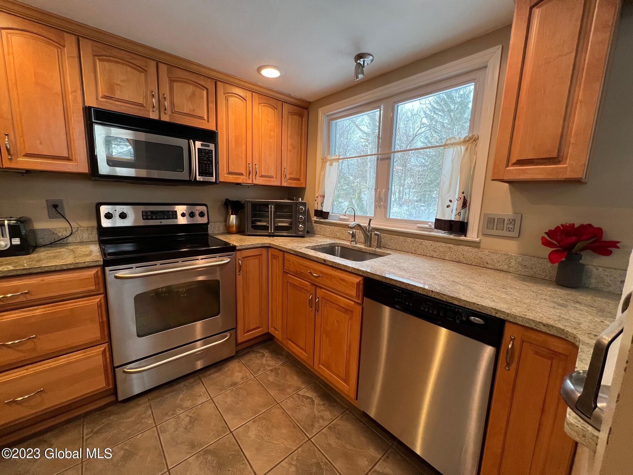395 Wellington Road Bethlehem, NY 12054 - Photo 8 of 45 IMG_2763