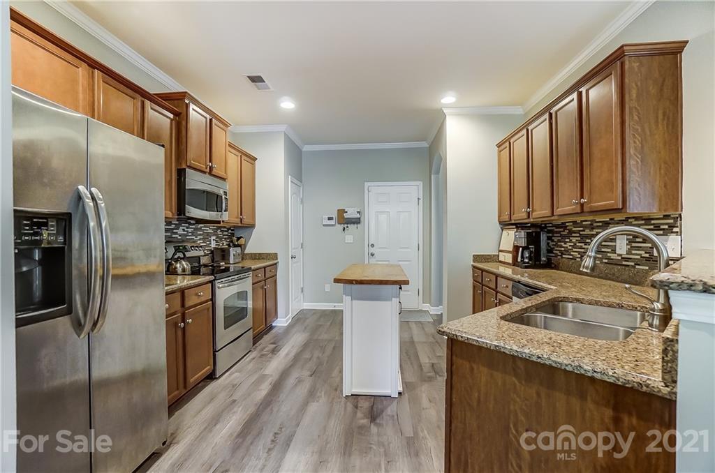 827 Solandra Way Fort Mill, SC 29708 - Photo 18 of 43 a kitchen with stainless steel appliances granite countertop a refrigerator a stove and a sink