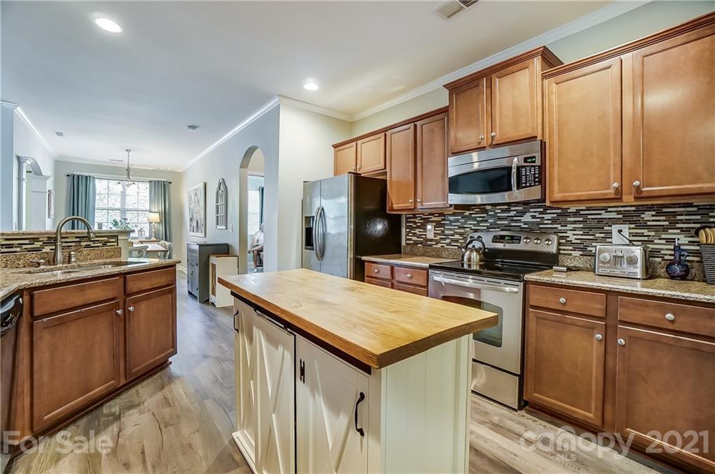 827 Solandra Way Fort Mill, SC 29708 - Photo 22 of 43 a kitchen with stainless steel appliances granite countertop a sink stove microwave and refrigerator