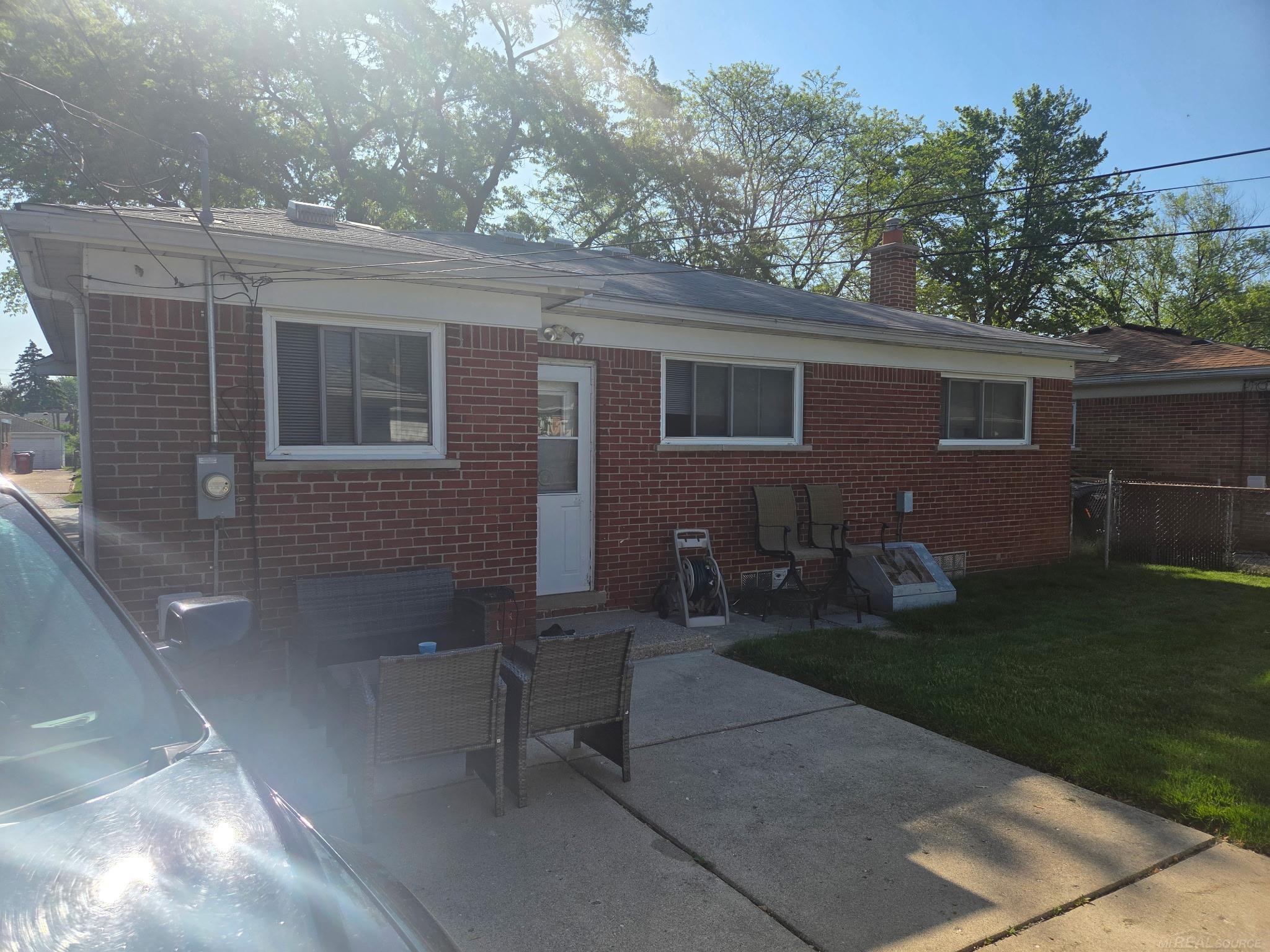 24645 Raven Avenue Eastpointe, MI 48021 - Photo 7 of 7 50213098-51e78294-0dc1-4fbb-b1b1-7ea32b79425d.JPG