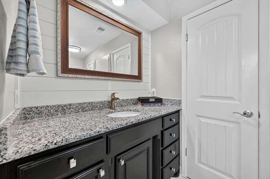 47 Bounty Road East Benbrook, TX 76132 - Photo 19 of 39 Bathroom