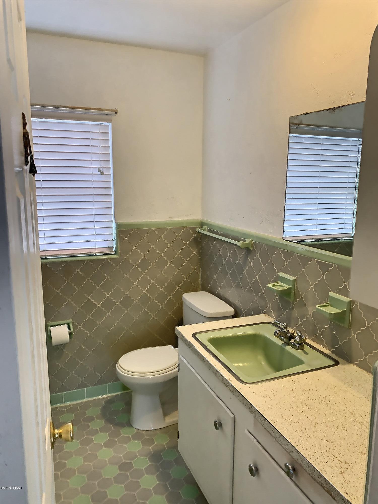 46 South Shell Road DeBary, FL 32713 - Photo 10 of 18 BATHROOM #1