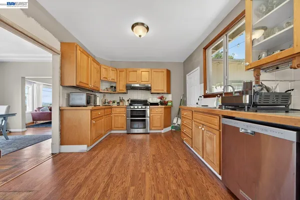 $688,000 | 9012 Burr Street, Oakland, CA 94605