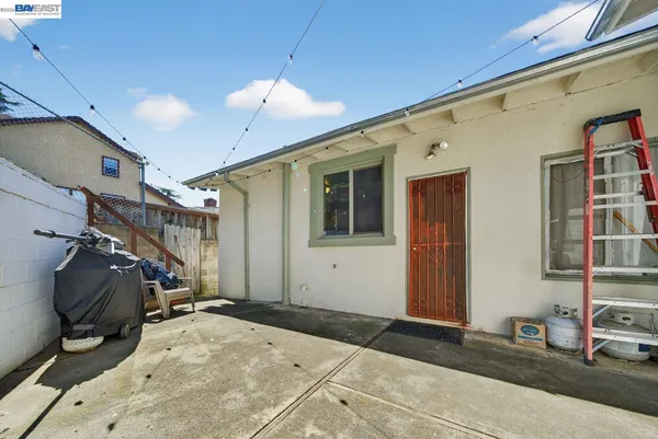 $688,000 | 9012 Burr Street, Oakland, CA 94605