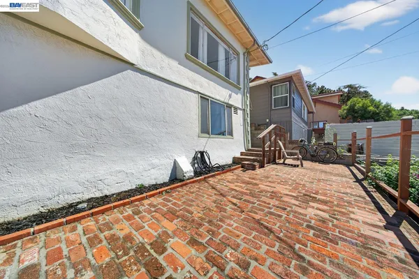 $688,000 | 9012 Burr Street, Oakland, CA 94605