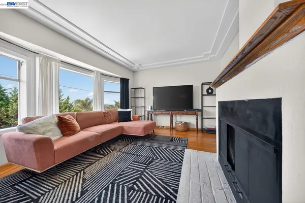 $688,000 | 9012 Burr Street, Oakland, CA 94605