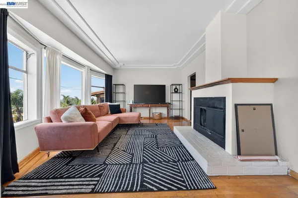 $688,000 | 9012 Burr Street, Oakland, CA 94605
