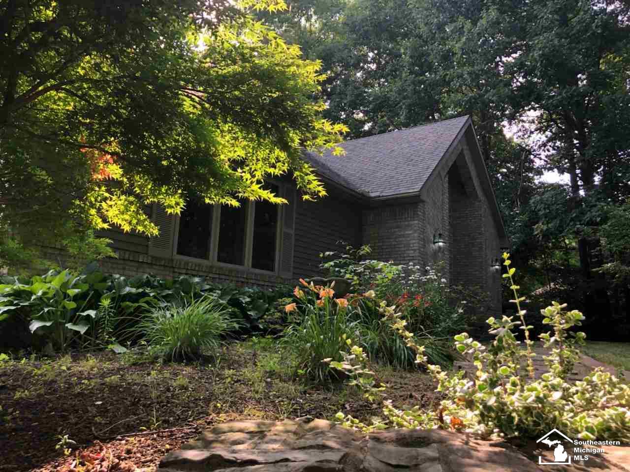 6729 Douglas Road Lambertville, MI 48144 - Photo 2 of 23 31388335-1.JPG