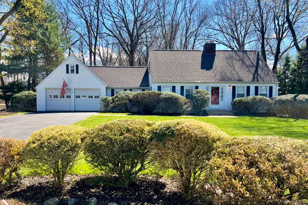 $725,000 | 21 Cardinal Court, West Nyack, NY 10994