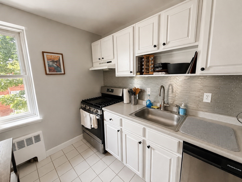 135 Farragut Road, Unit 18 Boston, MA 02127 - Photo 5 of 16