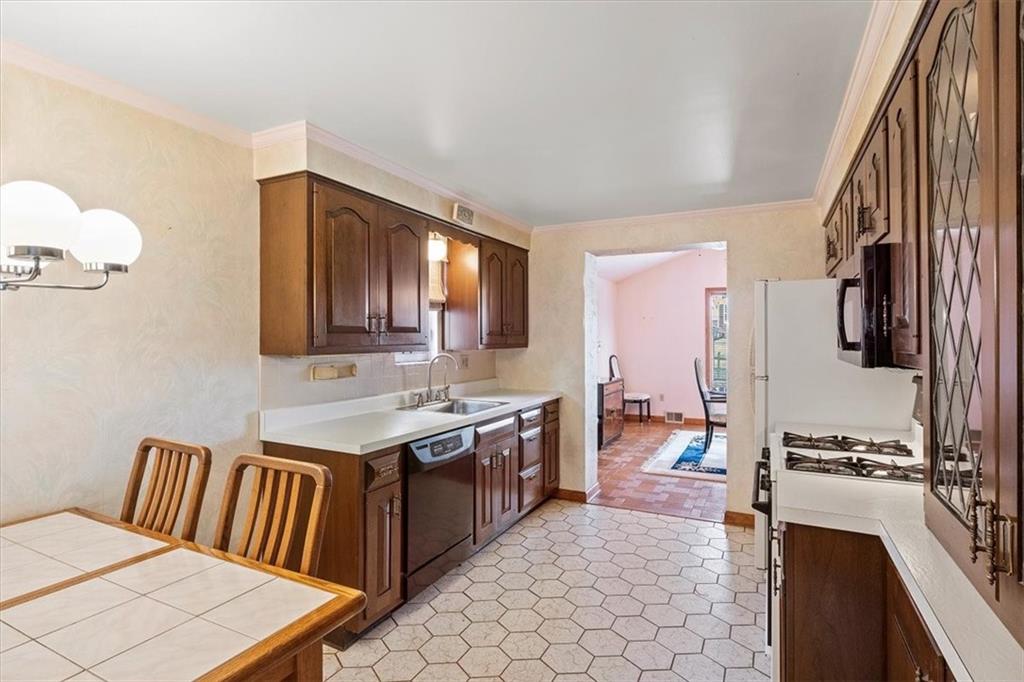 5271 Blossom Road Pittsburgh, PA 15236 - Photo 5 of 25 Gallery Image 5