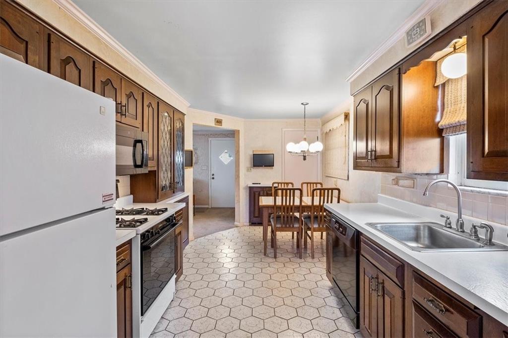 5271 Blossom Road Pittsburgh, PA 15236 - Photo 7 of 25 Gallery Image 7