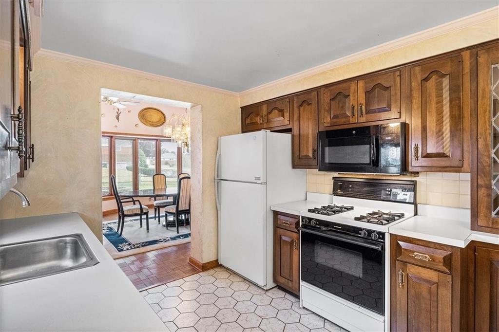 5271 Blossom Road Pittsburgh, PA 15236 - Photo 8 of 25 Gallery Image 8
