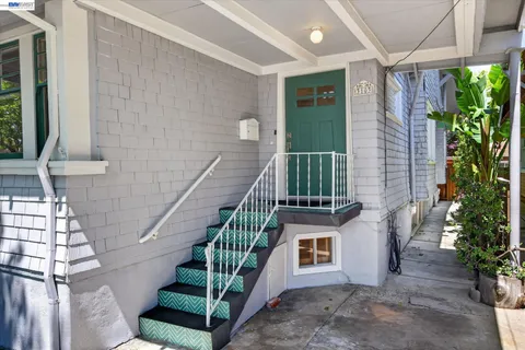 a view of entryway with a front door