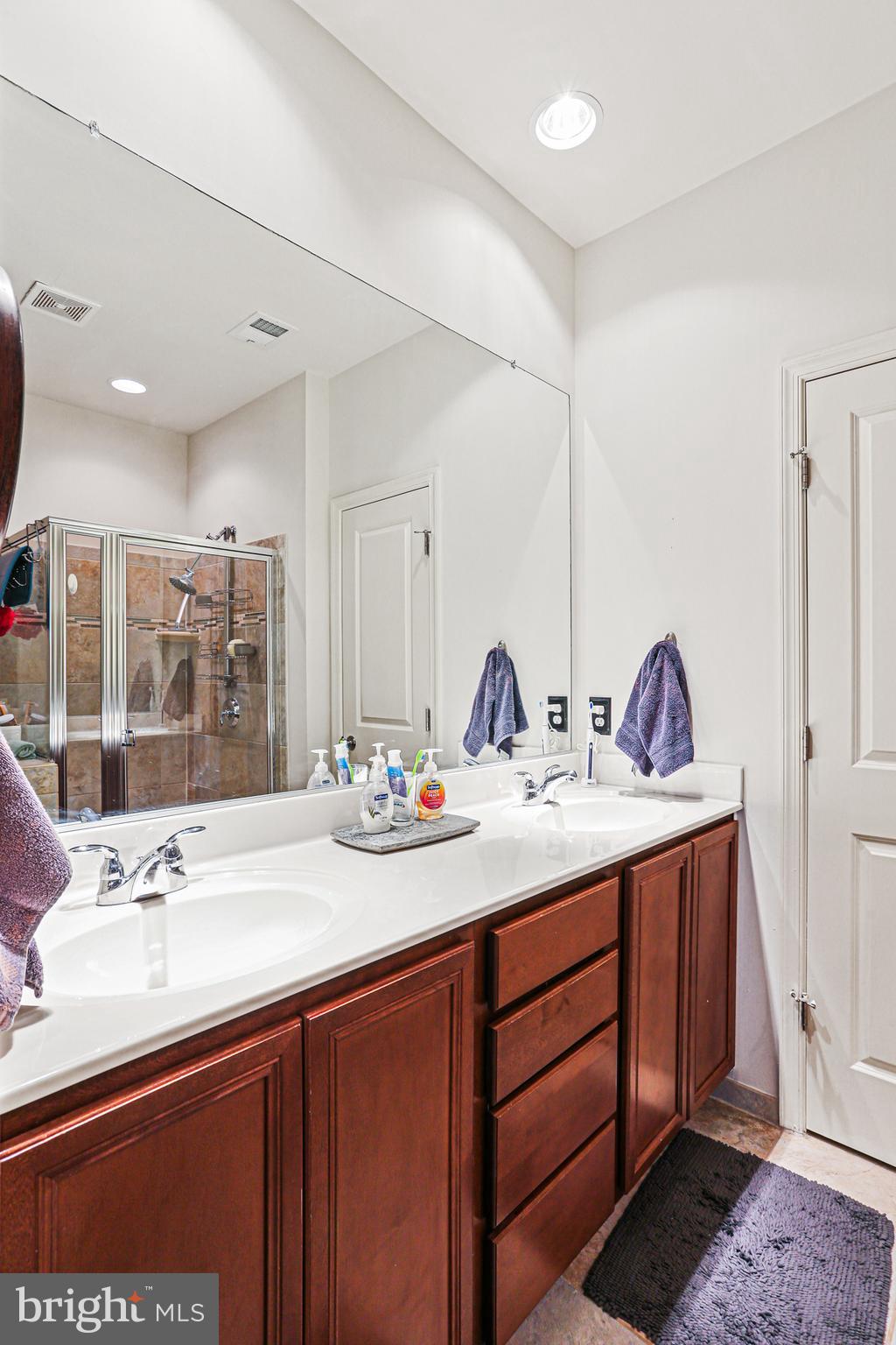 9806 Garden Ranges Laurel, MD 20723 - Photo 21 of 38 Primary Bath