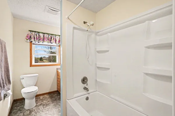 $489,900 | 6758 401st Street, North Branch, MN 55056