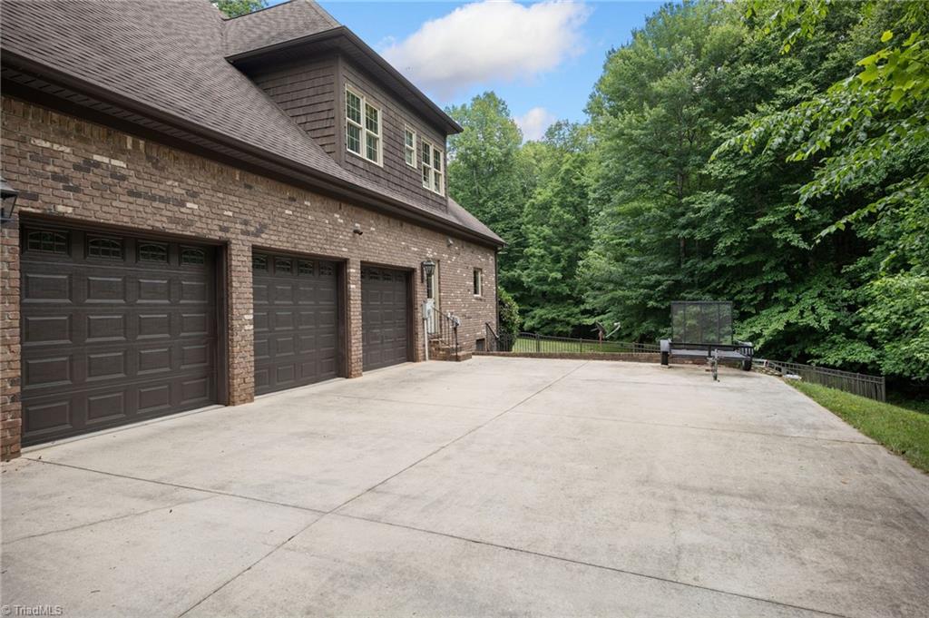 8300 Linville Oaks Drive Oak Ridge, NC 27310 - Photo 4 of 49